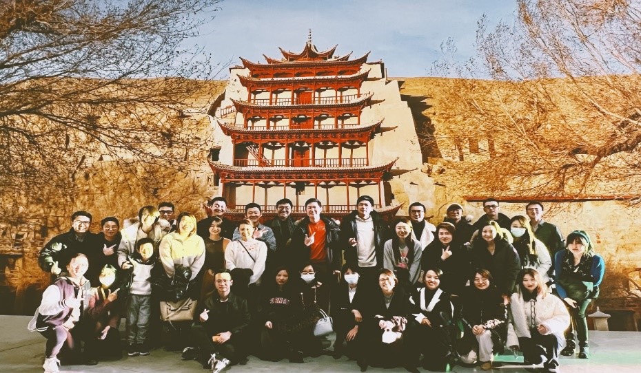 在历史与现实之间，建立文化自信自强的选择与担当 | 记金融MBA2022级同学参观敦煌展活动