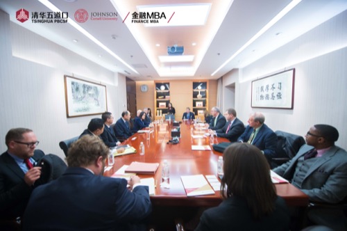 美国国会议员高级官员代表团来访金融学院并与FMBA学生深入交流
