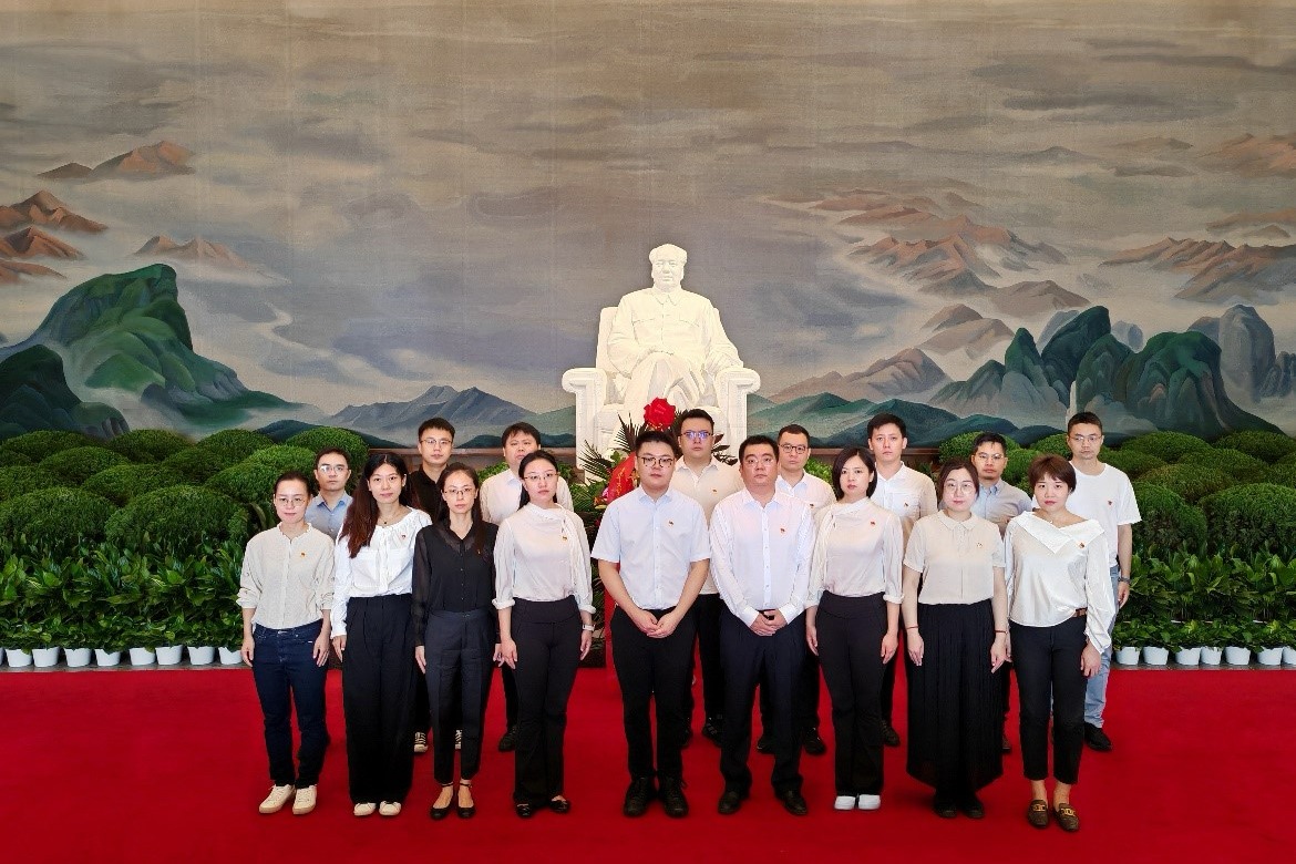 凝心铸魂向复兴｜金融MBA22、23非全日制党支部联合开展参观毛主席纪念堂活动